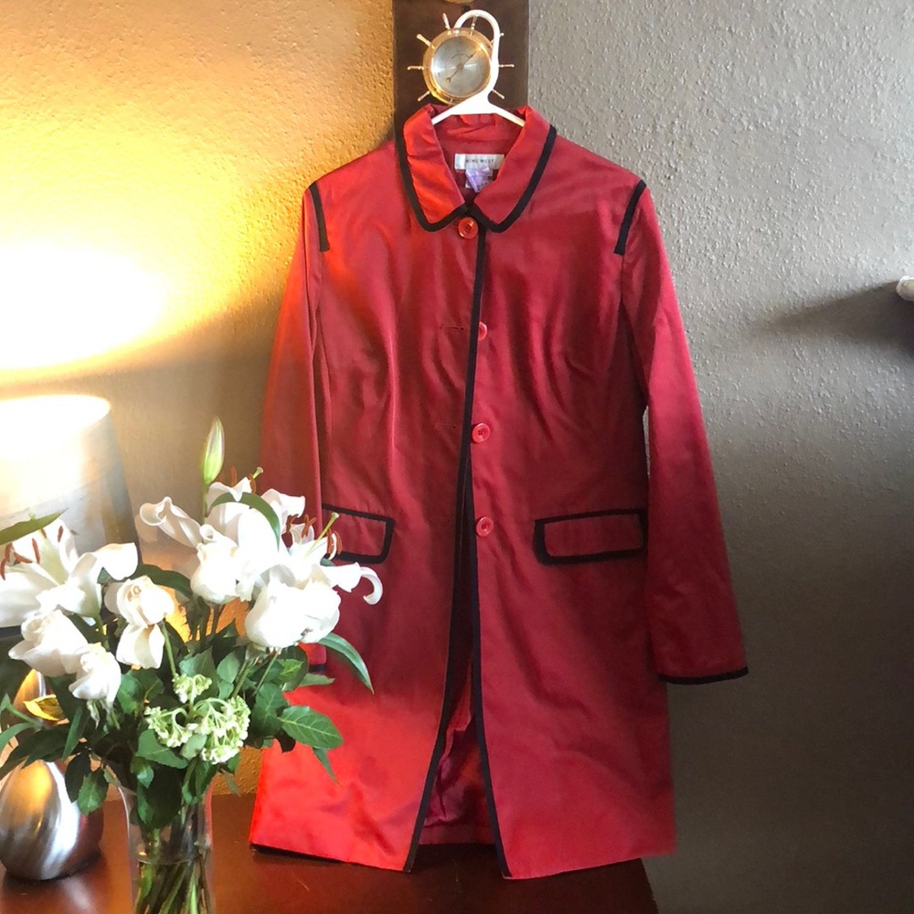 Vintage Nine West red and black rain coat in EUC